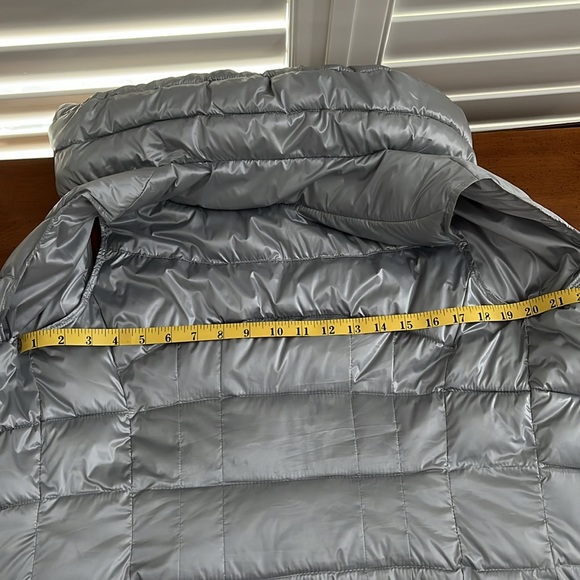 Calvin Klein Puffer Jacket size small - Picture 5 of 7